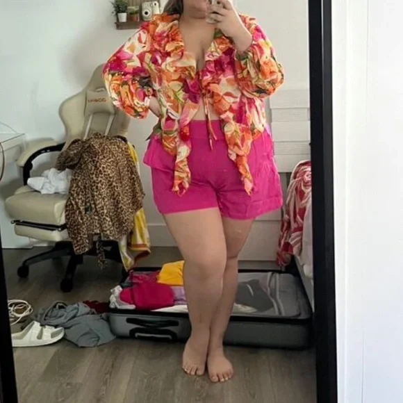 💕 PLUS Hot Pink Shorts 💕 - Picture 5 of 6